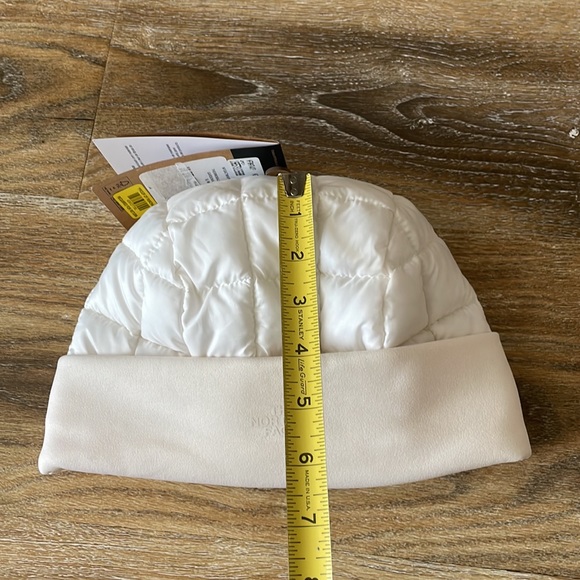 The North Face Thermoball Beanie in Gardinia White NWT - Picture 9 of 10